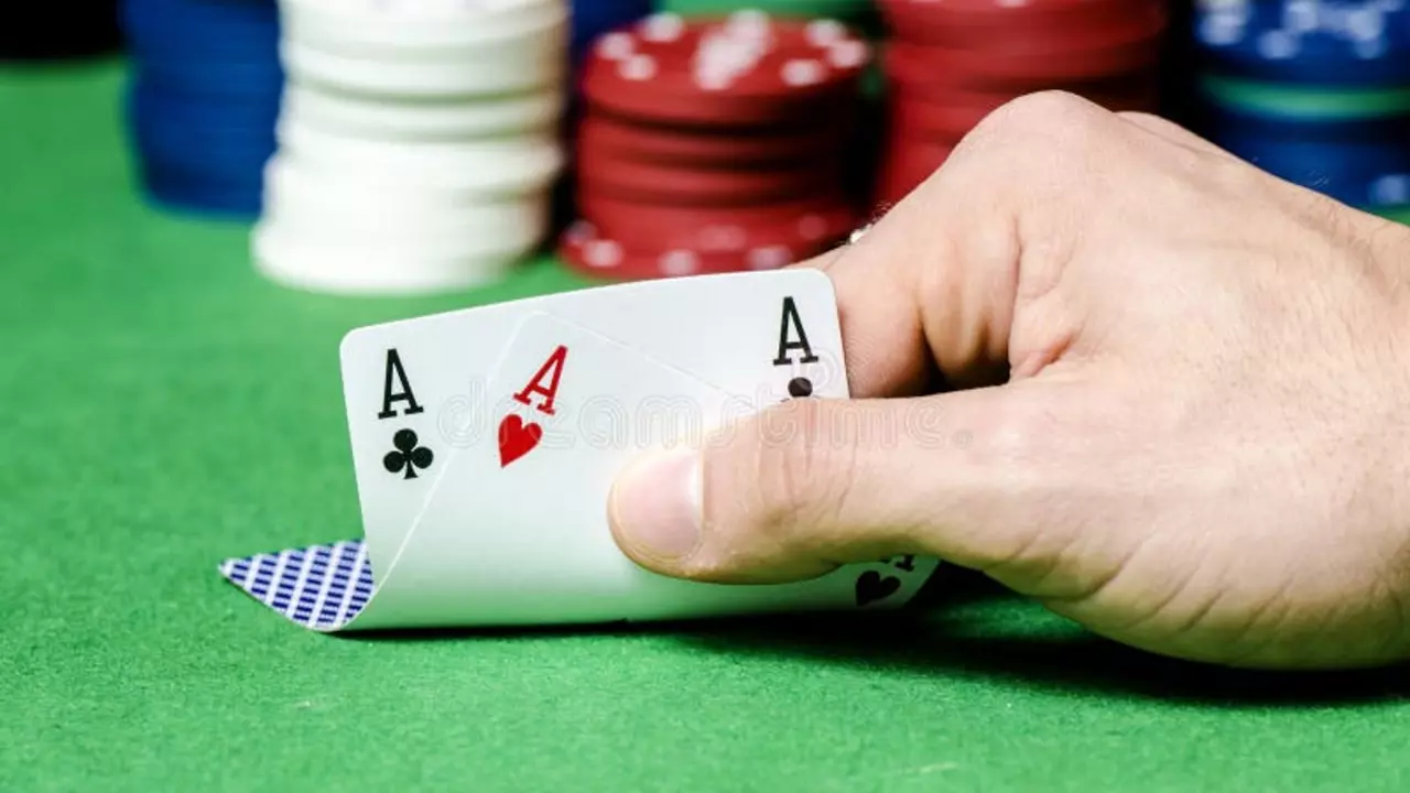 Bisakah saya menghasilkan uang dengan bermain poker online di India?